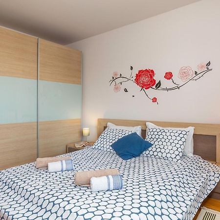 Deluxe Apartment Marina With A Private Parking 里耶卡 外观 照片